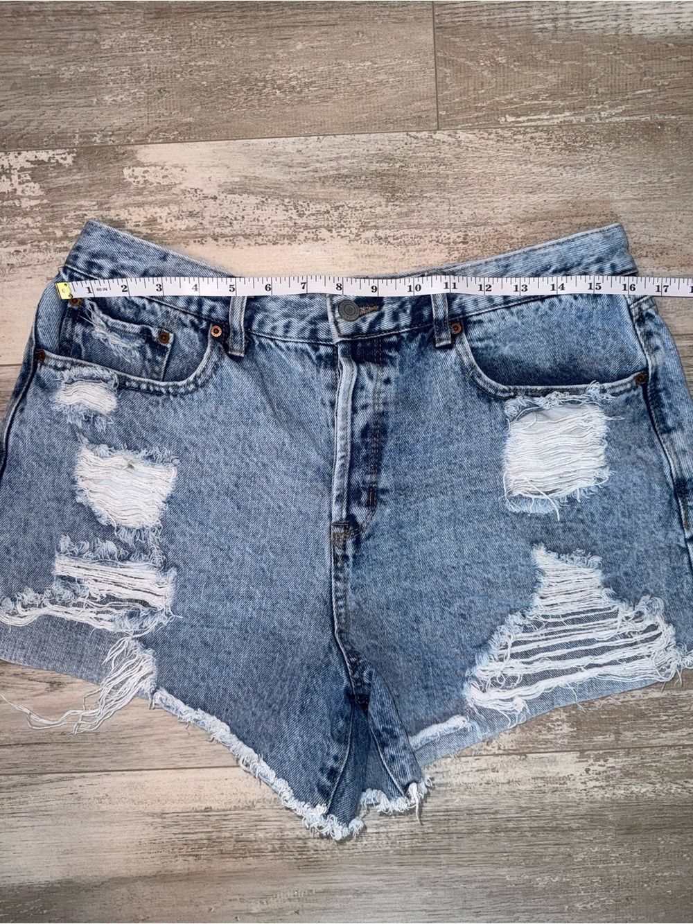 90s Boyfriend Distressed Denim Shorts Light Wash Frayed Raw Hem Festival Size 13 - Picture 12 of 12